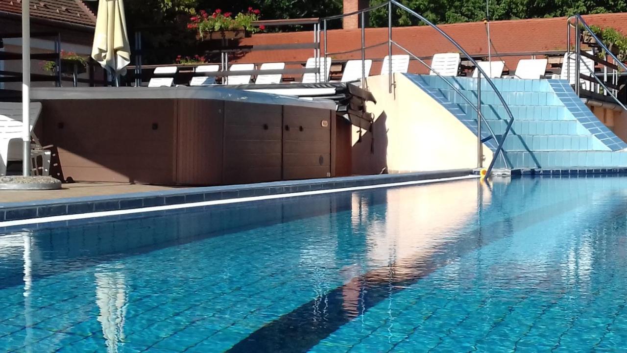 Zichy Park Hotel Bikács Exteriör bild
