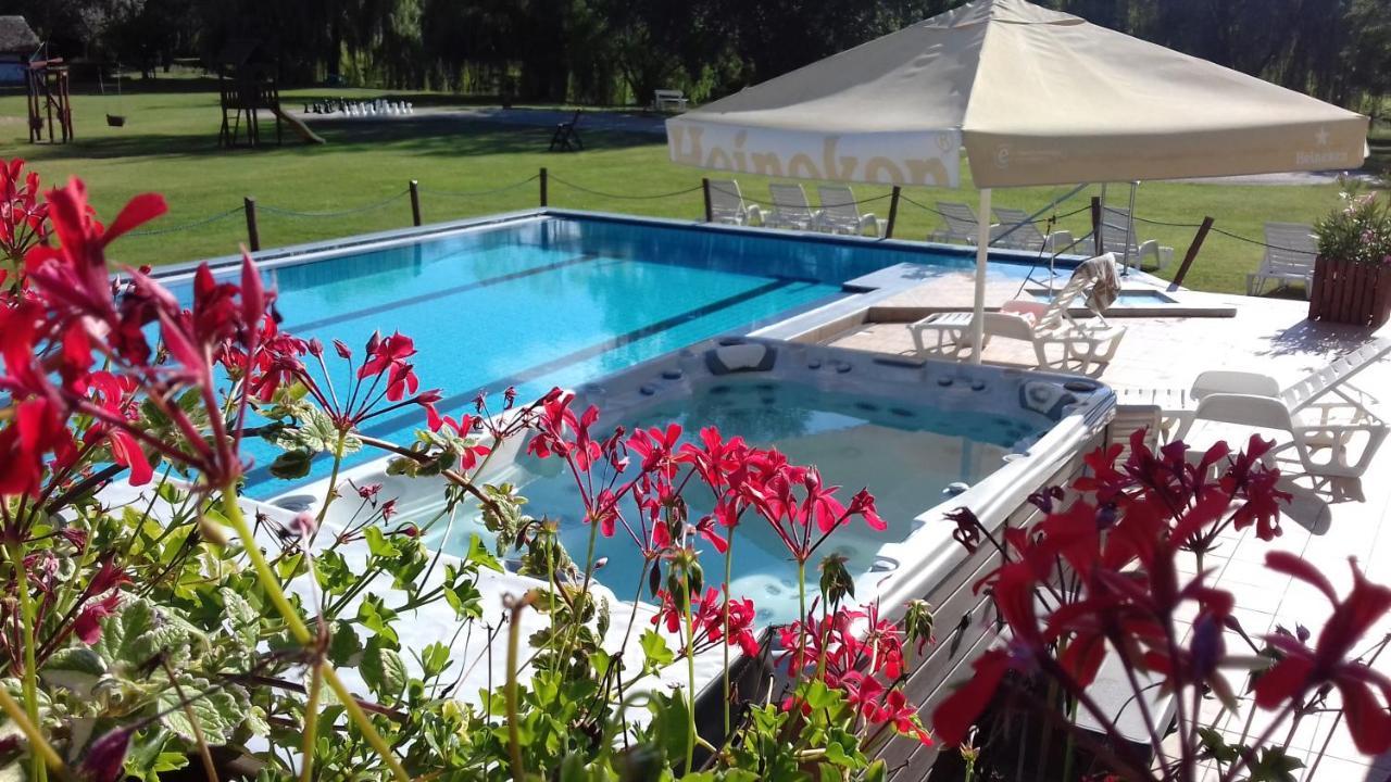 Zichy Park Hotel Bikács Exteriör bild