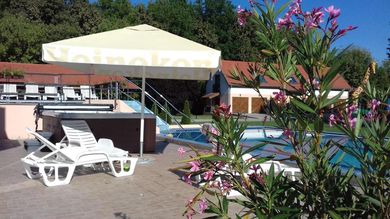 Zichy Park Hotel Bikács Exteriör bild