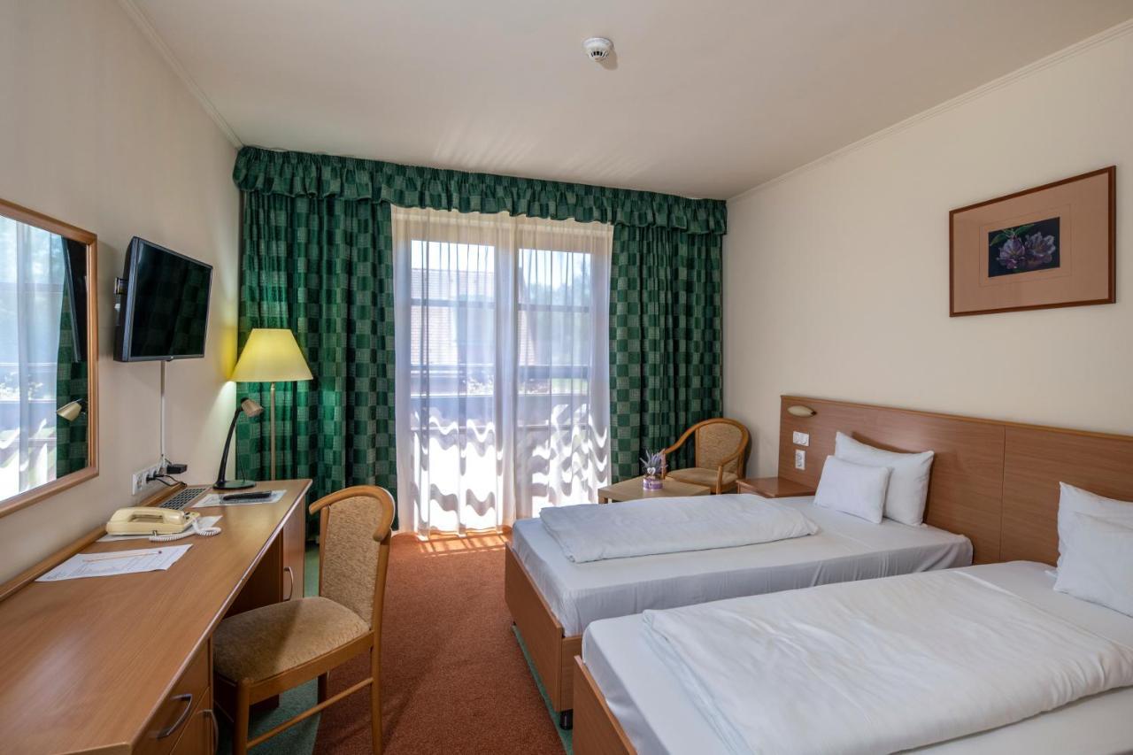 Zichy Park Hotel Bikács Exteriör bild