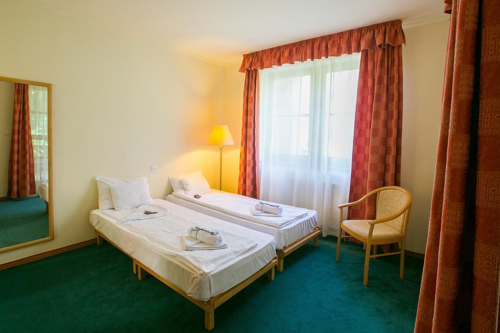 Zichy Park Hotel Bikács Exteriör bild