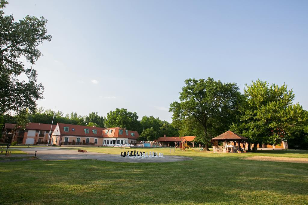 Zichy Park Hotel Bikács Exteriör bild