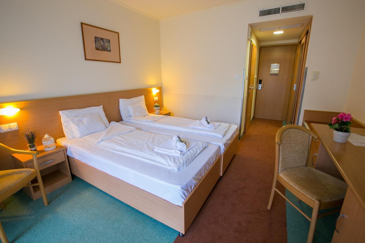 Zichy Park Hotel Bikács Exteriör bild