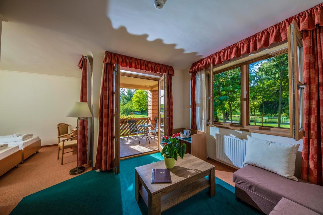 Zichy Park Hotel Bikács Exteriör bild