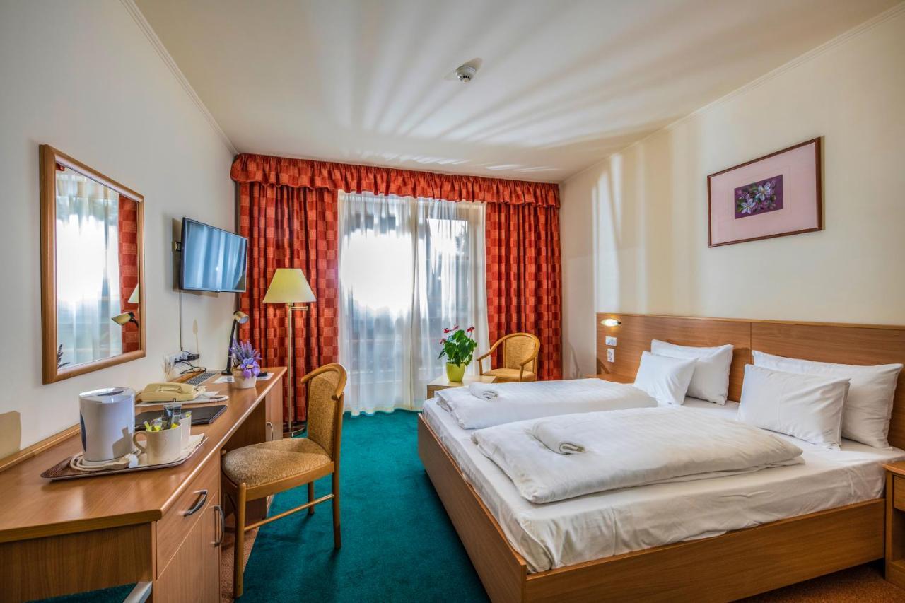 Zichy Park Hotel Bikács Exteriör bild